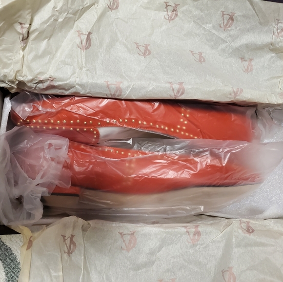 Vince Camuto Signature studded leather flats in pink coral color. Size 37 - Picture 3 of 6
